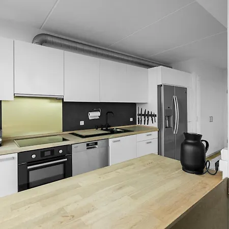 شقة Modern Flat With Amazing Views And Rooftop *